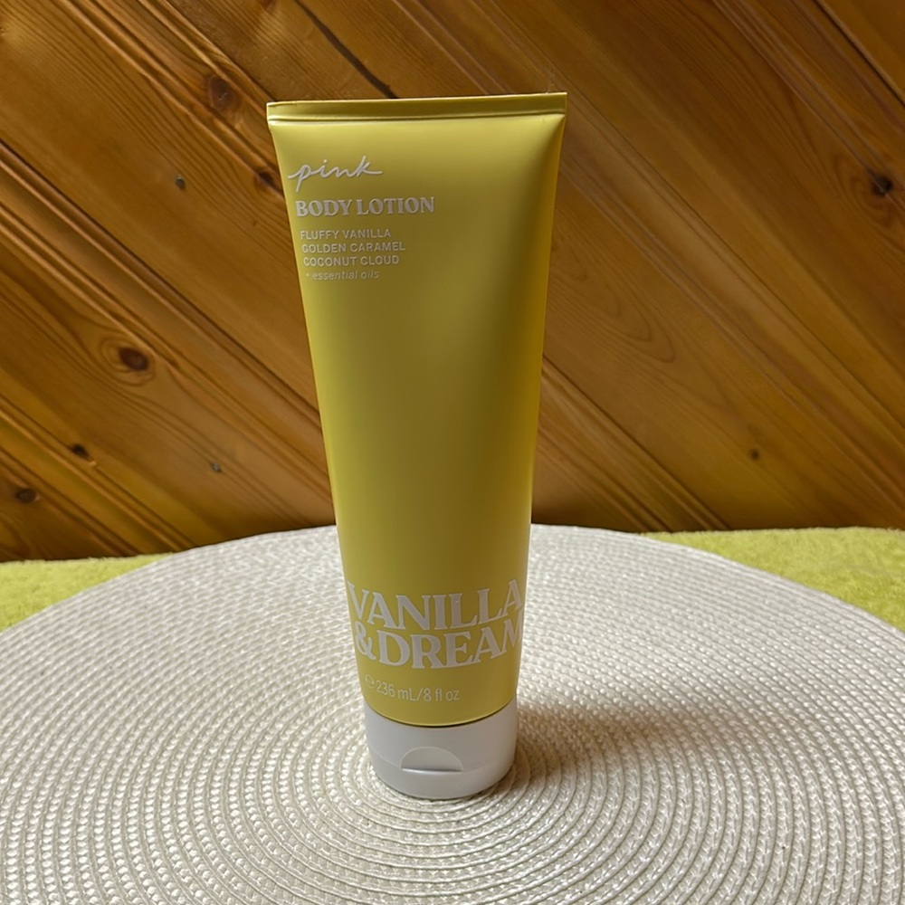 PINK Vanilla & Dreamy Body Lotion